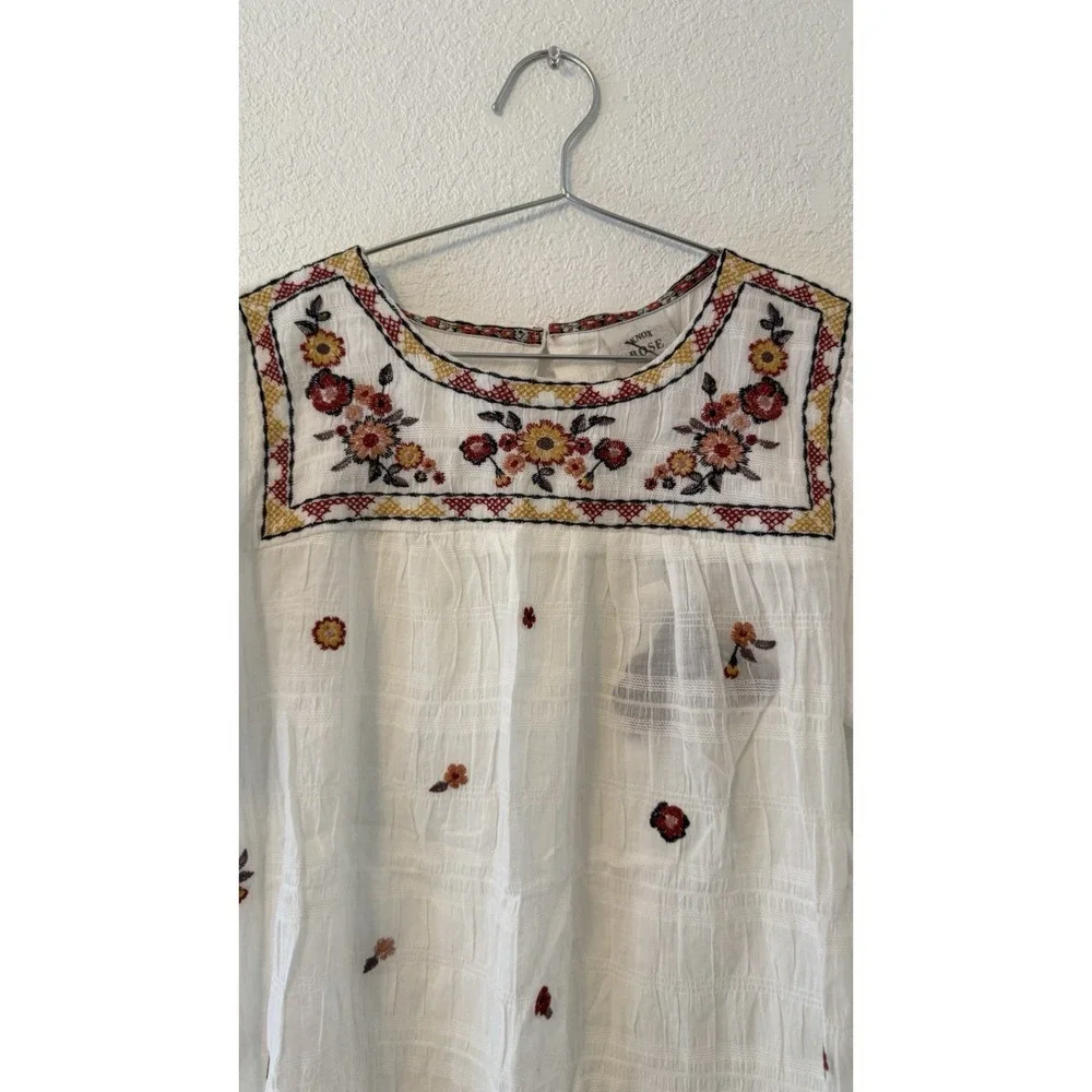Floral Embroidered White Blouse Lightweight Size Small - Picture 3 of 10